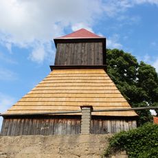 Zvonice u kostela ve Skřivani