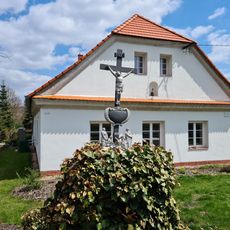 Kříž u křižovatky silnic jihozápadně od Kublova