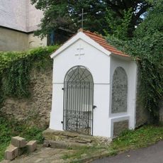 Kaplička v ulici Libušín u kostela svaté Anny v Krupce