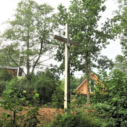 Kříž poblíž domu 115 ve Vlčí Hoře