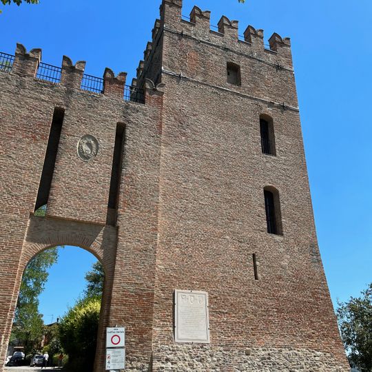 Porta e torrione del castello di Monteveglio Alto
