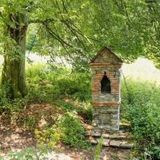 Kaplička u Starého Města pod Kralickým Sněžníkem v části Malé Vrbno