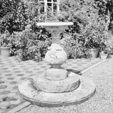 Twickel: sokkel oranjerietuin