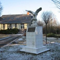 Památník Gheorghe Banciulesca v areálu nemocnice v Rýmařově