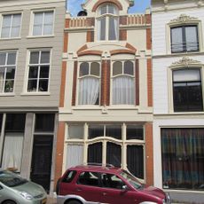Winkelwoning met de stilistische kenmerken van de art nouveau