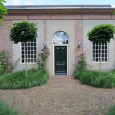 Huize Klarenbeek: oranjerie/koetshuis