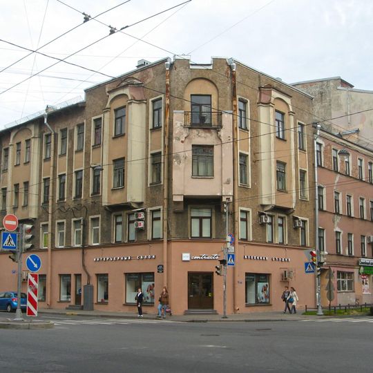 Угловой дом