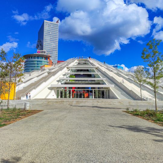 Piramide van Tirana