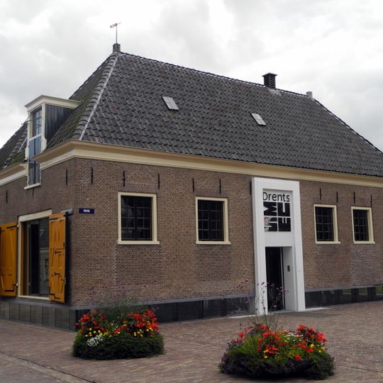 Drostenhuis, linker bouwhuis