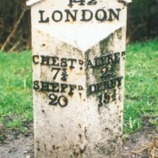Milepost, roadside at SK393591
