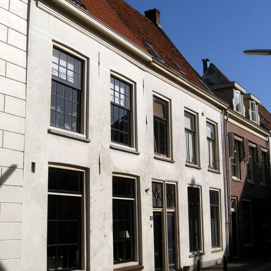 Huis met kroonlijst