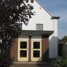 Tweeklaviers kabinetorgel, met aangehangen pedaal en dertien registers in de Nederlands Gereformeerde Kerk