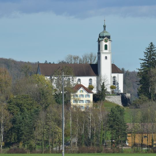 Katholische Kirche St. Valentin mit Pfarrhaus