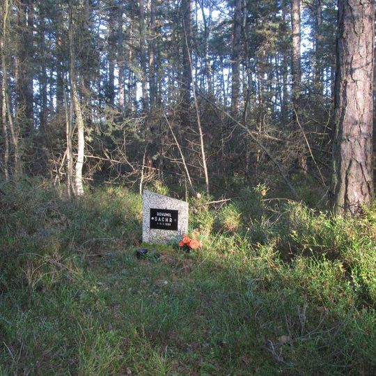 Pomník severně od Lítého