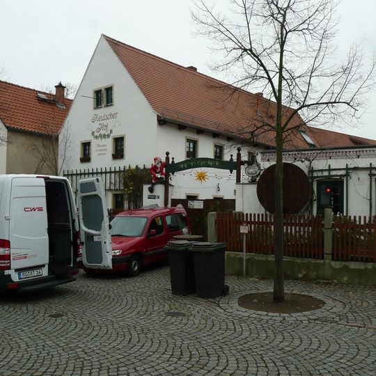 Wohnhaus mit Seitengebäude und Scheune Kirchplatz 17
