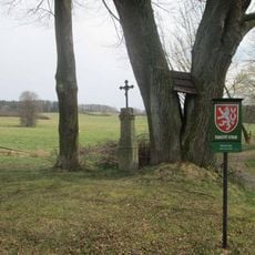 Kříž východně od Těchonic u rozcestí