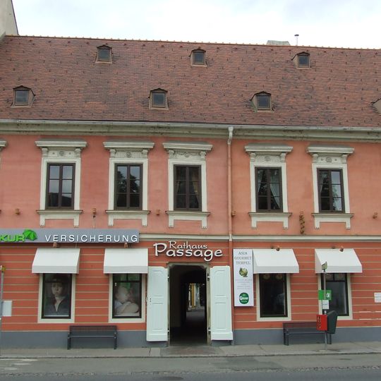 Wohn- und Geschäftshaus, Rathaus Passage