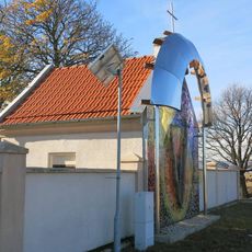 Magická brána-hodiny života u hřbitova v Březně