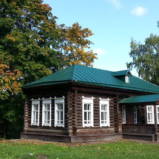 Здание церковно-приходской школы, построенной А.А. Пушкиным