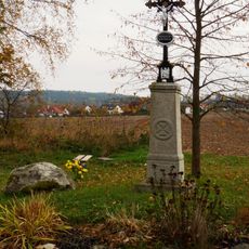 Kříž u silnice na Černý Dub