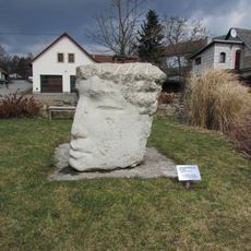 Plastika Pomník obětem všech totalit 20. století ve Vlásenici