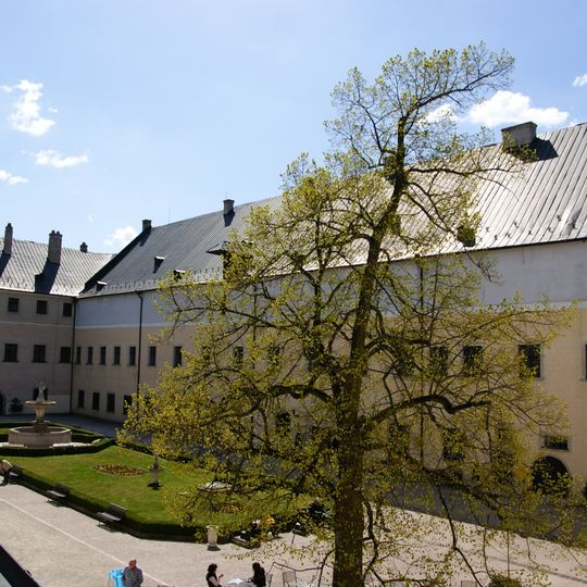 Hrad Červený Kameň, nádvorie hradné I.