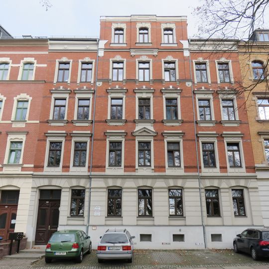 Mietshaus in geschlossener Bebauung mit Vorgarten Margaretenstraße 40