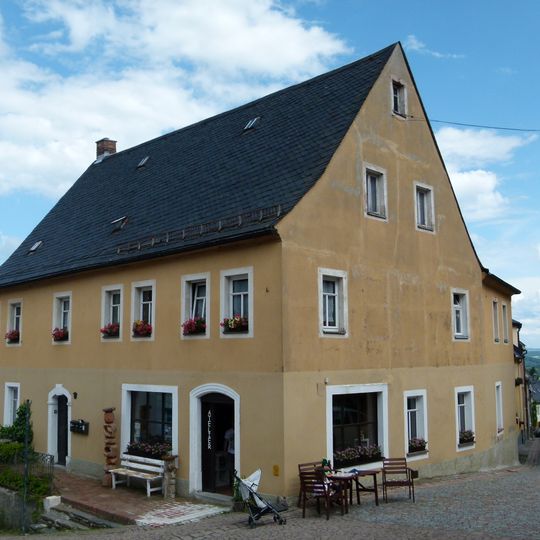 Wohnhaus in halboffener Bebauung in Ecklage Markt 8