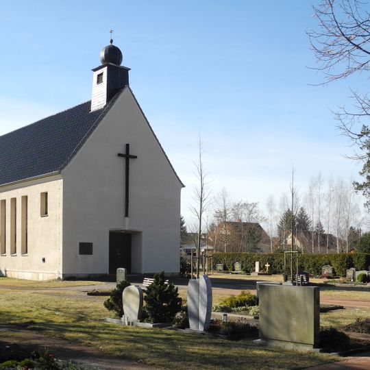 Friedhof mit Friedhofskapelle und Gedenktafel für Paul Richter sowie sechs Grabmale Friedhofsstraße -