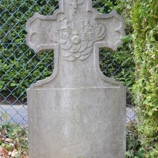 Grabstein an der katholischen Kirche