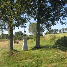 Kříž u Dubu u polní cesty