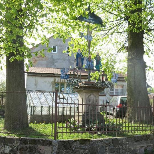 Kříž na rozcestí Lidické a Mistrovické ulice v Kamenickém Šenově