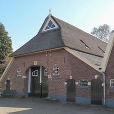 Boerderij met aangebouwde schuren