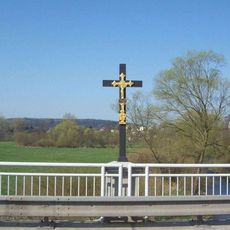 Kříž pod Nezvěsticemi na mostě přes Úslavu