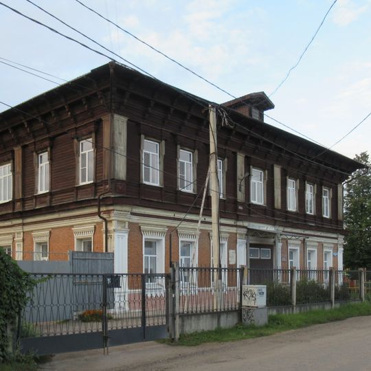 Dvor Proletarki street 20
