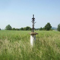 Kříž u křižovatky západně od Dobřan