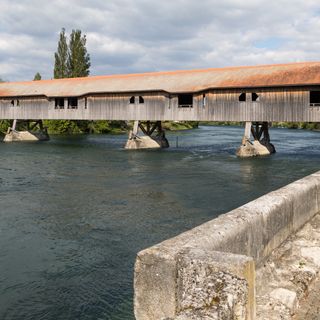 Covered wooden bridge over the Aare