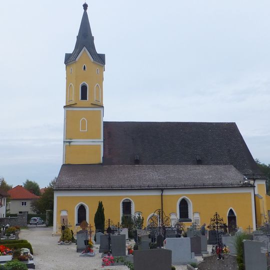 Kath. Filialkirche hl. Ägid und Friedhof mit Arkadengängen