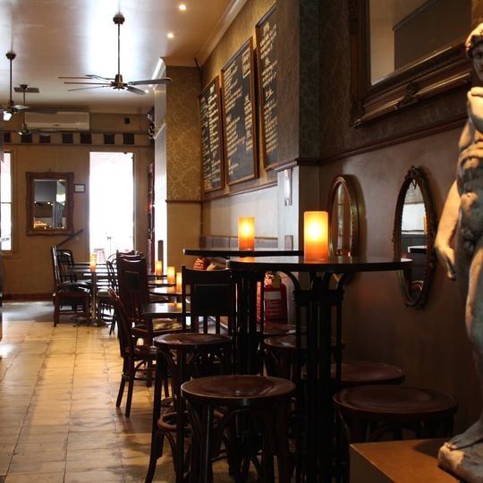 Cabinet Bar & Balcony