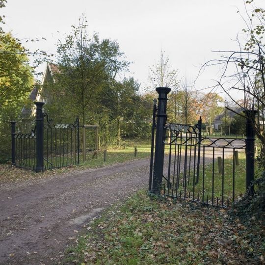 Boschwijk: Toegangshek koetshuis