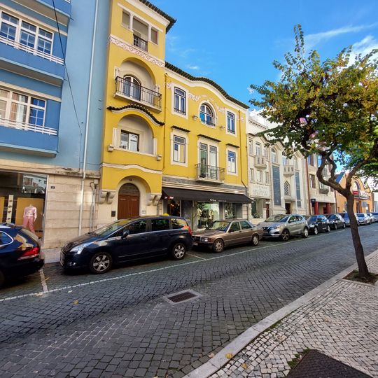 Edifício na Avenida dos Combatentes da Grande Guerra, n.º 17