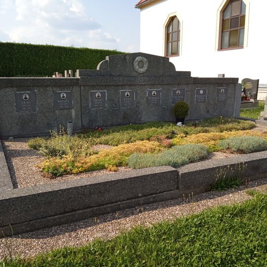 World War I memorial/grave in Chuchelna