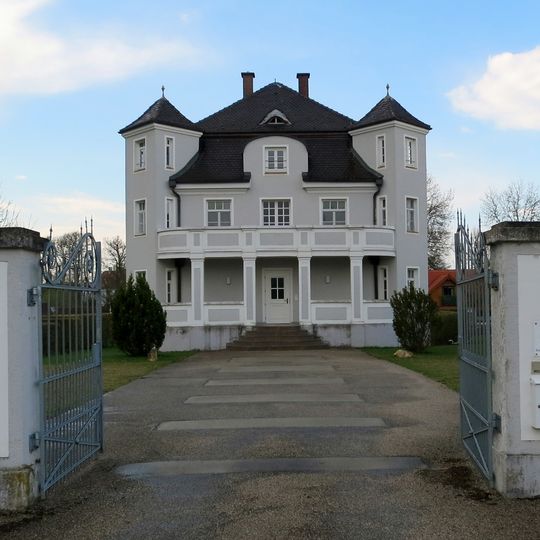 Villa, ehemals zum Schloss gehörig