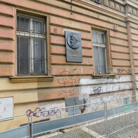 Pamětní deska Františka Lexy na domě Sokolská 1882/4 v Praze