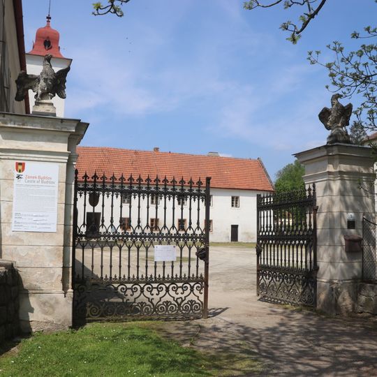 Pilířová brána s orly