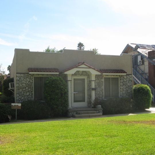 Court at 732-744 Santa Barbara St.