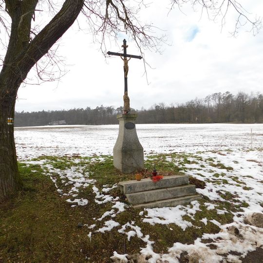 Kříž  u samoty Hvozdy severně od Masečína