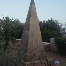 Jehlanový památník v Moraiře