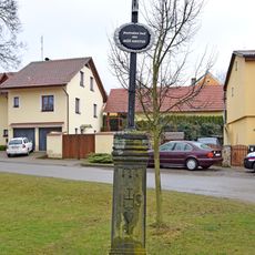 Kříž před kaplí