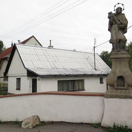 Severozápadní most na hrázi rybníka Mnich